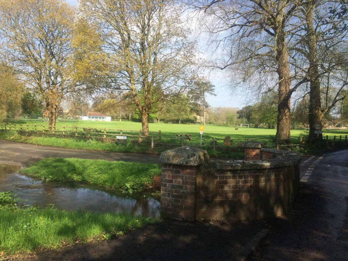 Chalkcroft Lodge Andover Esterno foto